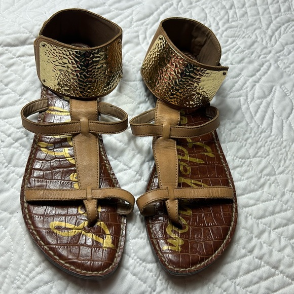 Sam Edelman •6• Genette Cutout T-Strap Sandal - Picture 2 of 7